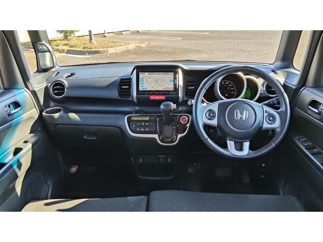 Ｎ－ＢＯＸ Ｇ　ターボＳＳパッケージ　クルコン　シティブレーキ　ＤＶＤ　バックモニター　横滑り防止装置　電動格納ミラー　前席シートヒーター　ＥＴＣ　Ｂｌｕｅｔｏｏｔｈ接続　４ＷＤ　オートライト　ターボ　盗難防止システム　ＡＢＳ　キーフリー（4枚目）