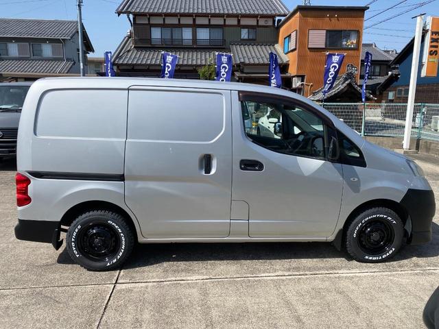 ＮＶ２００バネットバン ルートバンＤＸ　キーレス　前後バンパーラプターライナー塗装　車検対応ゴツゴツタイヤ　社外ナビＴＶ　ＥＴＣ　バックカメラ　カスタムベース車両　アウトドアスタイルベース車両（15枚目）