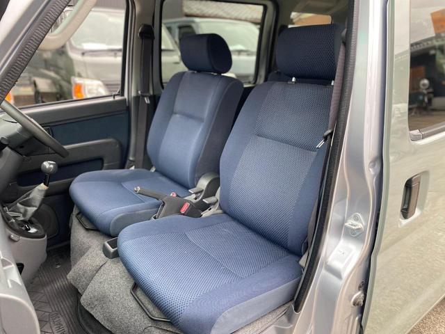 ハイゼットカーゴ クルーズ　パートタイム４ＷＤ　前後バンパーラプターライナー塗装　ルーフキャリア　車検対応ゴツゴツホワイトレタータイヤ　ブラックスチールホイール電格ミラー　キーレス　オーバーヘッドコンソール　ＥＴＣ（34枚目）