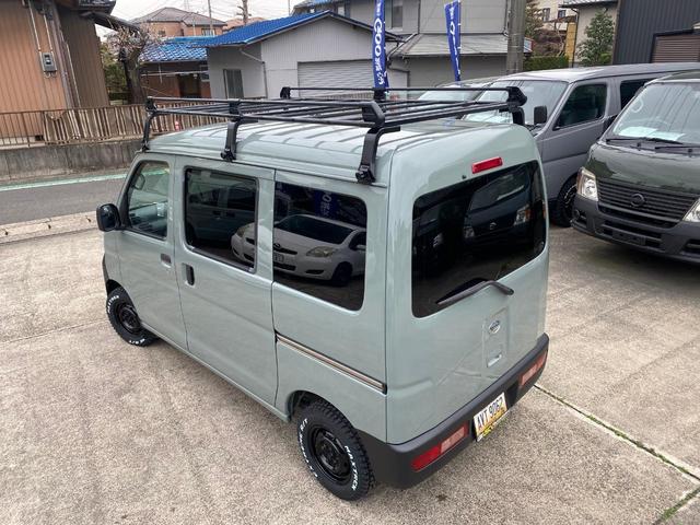 ハイゼットカーゴ クルーズ　パートタイム４ＷＤ　前後バンパーラプターライナー塗装　ルーフキャリア　車検対応ゴツゴツホワイトレタータイヤ　ブラックスチールホイール電格ミラー　キーレス　オーバーヘッドコンソール　ＥＴＣ（49枚目）