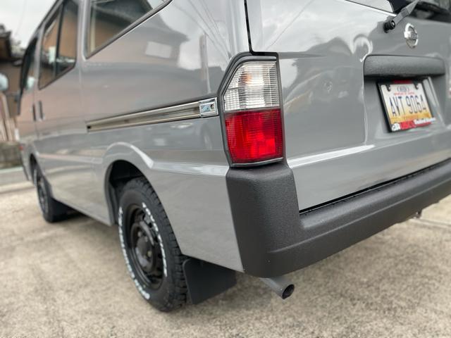 バネットバン ＤＸ　Ｎｏｘ・ＰＭ適合者　ディーゼルエンジン　タイミングベルト交換済み　前後バンパーラプターライナー塗装　車検対応ゴツゴツホワイトレタータイヤ　ブラックスチールホイール　ＯＢＤ検査済み　ハイルーフ　５ドア（22枚目）