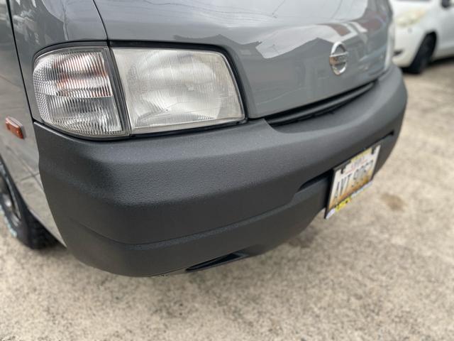 バネットバン ＤＸ　Ｎｏｘ・ＰＭ適合者　ディーゼルエンジン　タイミングベルト交換済み　前後バンパーラプターライナー塗装　車検対応ゴツゴツホワイトレタータイヤ　ブラックスチールホイール　ＯＢＤ検査済み　ハイルーフ　５ドア（23枚目）