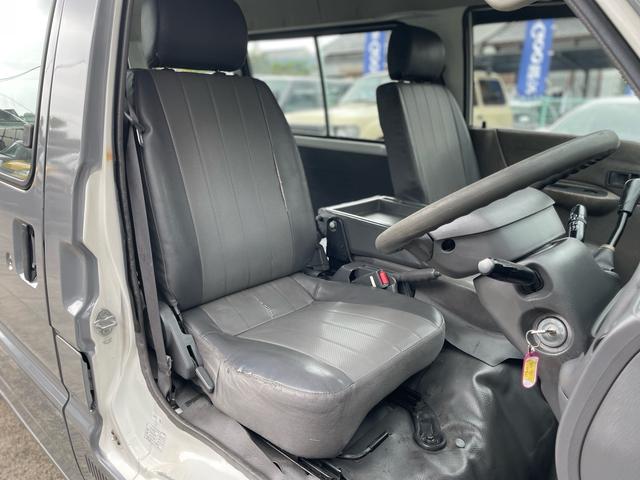 バネットバン ＤＸ　Ｎｏｘ・ＰＭ適合者　ディーゼルエンジン　タイミングベルト交換済み　前後バンパーラプターライナー塗装　車検対応ゴツゴツホワイトレタータイヤ　ブラックスチールホイール　ＯＢＤ検査済み　ハイルーフ　５ドア（65枚目）