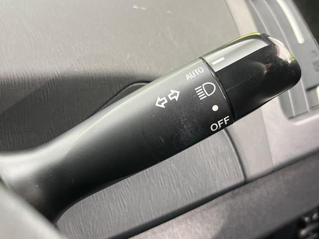 Ｓ　純正ナビ　禁煙車　バックカメラ　オートエアコン　スマートキー　ＨＩＤヘッドライト　電動格納ミラー　盗難防止システム　ドアバイザー　プライバシーガラス　地デジ　ステアリングスイッチ(36枚目)