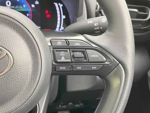ヤリスクロス ハイブリッドＺ　バックカメラ　セーフティセンス　レーダークルーズ　純正８型ナビ　禁煙車　ハーフレザーシート　パワーシート　コーナーセンサー　スマートキー　ＬＥＤヘッド　ＥＴＣ　オートハイビーム　オートライト（7枚目）