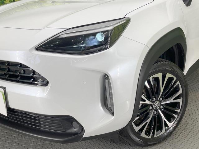 ヤリスクロス ハイブリッドＺ　バックカメラ　セーフティセンス　レーダークルーズ　純正８型ナビ　禁煙車　ハーフレザーシート　パワーシート　コーナーセンサー　スマートキー　ＬＥＤヘッド　ＥＴＣ　オートハイビーム　オートライト（12枚目）
