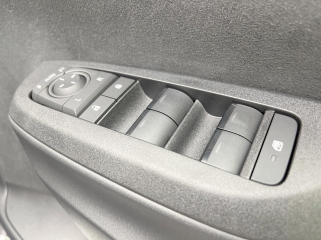 ヤリスクロス ハイブリッドＺ　バックカメラ　セーフティセンス　レーダークルーズ　純正８型ナビ　禁煙車　ハーフレザーシート　パワーシート　コーナーセンサー　スマートキー　ＬＥＤヘッド　ＥＴＣ　オートハイビーム　オートライト（44枚目）