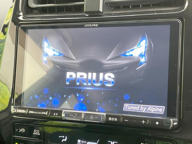 プリウス Ｓセーフティプラス　ＡＬＰＩＮＥ９型　バックカメラ　衝突軽減システム　レーダークルーズ　禁煙車　ドラレコ　コーナーセンサー　スマートキー　ＬＥＤヘッド　ビルトインＥＴＣ　オートハイビーム　車線逸脱警報（3枚目）