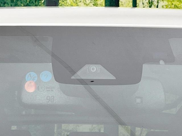 プリウス Ｓセーフティプラス　ＡＬＰＩＮＥ９型　バックカメラ　衝突軽減システム　レーダークルーズ　禁煙車　ドラレコ　コーナーセンサー　スマートキー　ＬＥＤヘッド　ビルトインＥＴＣ　オートハイビーム　車線逸脱警報（4枚目）
