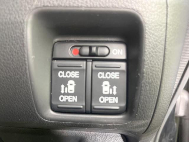 Ｎ－ＢＯＸカスタム Ｇ　ターボＳＳブラックスタイルパッケージ　両側電動ドア　ＳＤナビ　バックカメラ　衝突被害軽減システム　禁煙車　スマートキー　ＨＩＤヘッド　ビルトインＥＴＣ　クルコン　オートライト　オートエアコン　純正１５インチアルミ（4枚目）