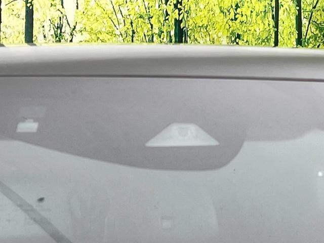 ヴェゼル ハイブリッドＺ・ホンダセンシング　純正ナビ　バックカメラ　衝突軽減装置　レーダークルーズ　禁煙車　ドラレコ　スマートキー　ＬＥＤヘッド　ビルトインＥＴＣ　オートライト　デュアルエアコン　純正１７インチアルミ　Ｂｌｕｅｔｏｏｔｈ　ＣＤ（4枚目）