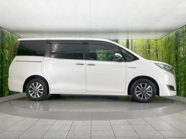 エスクァイア ハイブリッドＧｉ　プレミアムパッケージ　両側電動ドア　純正１０型ナビ　後席モニター　バックカメラ　衝突被害軽減システム　禁煙車　シートヒーター　コーナーセンサー　スマートキー　ＬＥＤヘッド　ビルトインＥＴＣ　クルコン　オートハイビーム（28枚目）