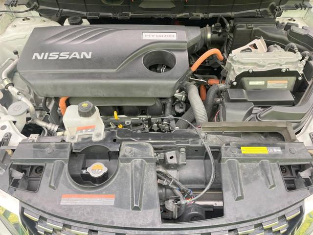 エクストレイル オーテック ハイブリッド iパッケージ ガラスルーフ 全周囲カメラ 衝突被害軽減システム レーダークルーズ 禁煙車 電動リアゲート ドラレコ コーナーセンサー スマートキー LEDヘッド ルーフレール ビルトインETC オートライト(18枚目)