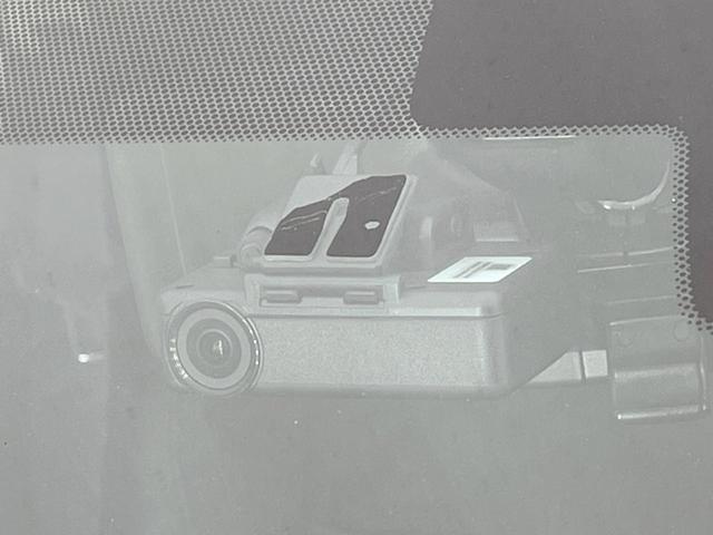 エクストレイル オーテック ハイブリッド iパッケージ ガラスルーフ 全周囲カメラ 衝突被害軽減システム レーダークルーズ 禁煙車 電動リアゲート ドラレコ コーナーセンサー スマートキー LEDヘッド ルーフレール ビルトインETC オートライト(34枚目)