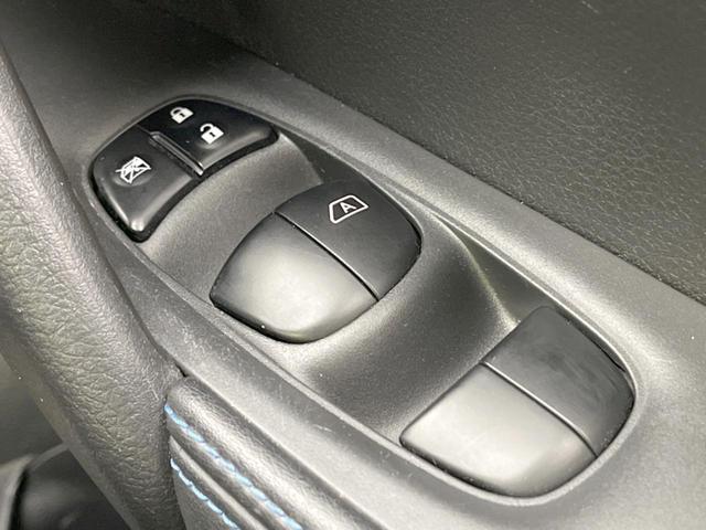 エクストレイル オーテック ハイブリッド iパッケージ ガラスルーフ 全周囲カメラ 衝突被害軽減システム レーダークルーズ 禁煙車 電動リアゲート ドラレコ コーナーセンサー スマートキー LEDヘッド ルーフレール ビルトインETC オートライト(44枚目)