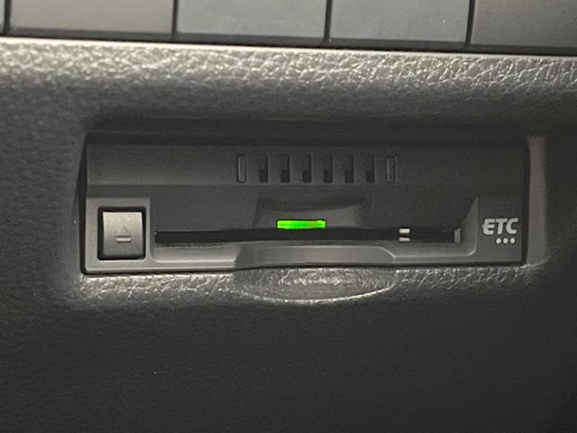 RAV4 G 純正9型ナビ バックカメラ 衝突軽減システム レーダークルーズ 禁煙車 ブラインドスポットモニター 電動リアゲート パワーシート コーナーセンサー スマートキー LEDヘッド ルーフレール ETC(7枚目)