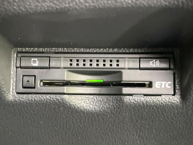 プリウス Sツーリングセレクション 純正9型ナビ 衝突軽減 禁煙車 スマートキー LEDヘッド ビルトインETC オートハイビーム オートライト オートエアコン シートヒーター 純正17インチアルミ Bluetooth CD DVD再生(4枚目)