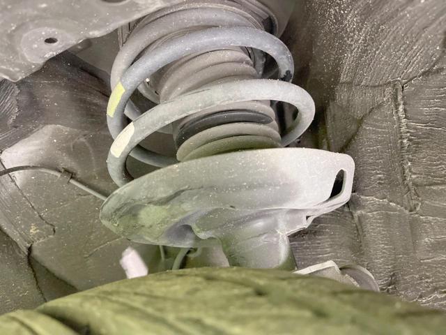 プリウス Sツーリングセレクション 純正9型ナビ 衝突軽減 禁煙車 スマートキー LEDヘッド ビルトインETC オートハイビーム オートライト オートエアコン シートヒーター 純正17インチアルミ Bluetooth CD DVD再生(20枚目)