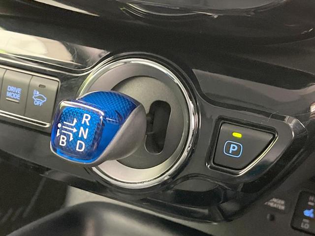 プリウス Sツーリングセレクション 純正9型ナビ 衝突軽減 禁煙車 スマートキー LEDヘッド ビルトインETC オートハイビーム オートライト オートエアコン シートヒーター 純正17インチアルミ Bluetooth CD DVD再生(24枚目)