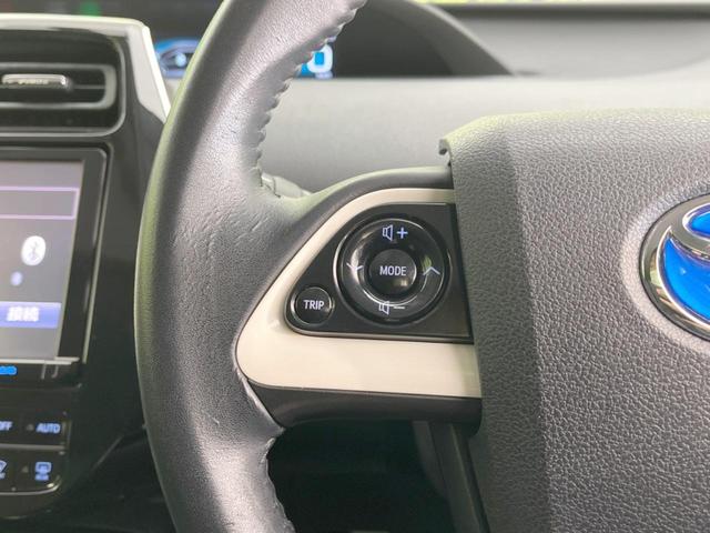 プリウス Sツーリングセレクション 純正9型ナビ 衝突軽減 禁煙車 スマートキー LEDヘッド ビルトインETC オートハイビーム オートライト オートエアコン シートヒーター 純正17インチアルミ Bluetooth CD DVD再生(44枚目)