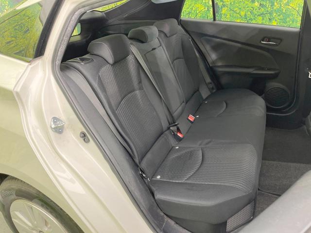 プリウス Ｓ　純正ナビ　バックカメラ　衝突被害軽減システム　レーダークルーズ　禁煙車　スマートキー　ＬＥＤヘッド　ビルトインＥＴＣ　オートハイビーム　オートライト　オートエアコン　純正１５インチアルミ（9枚目）