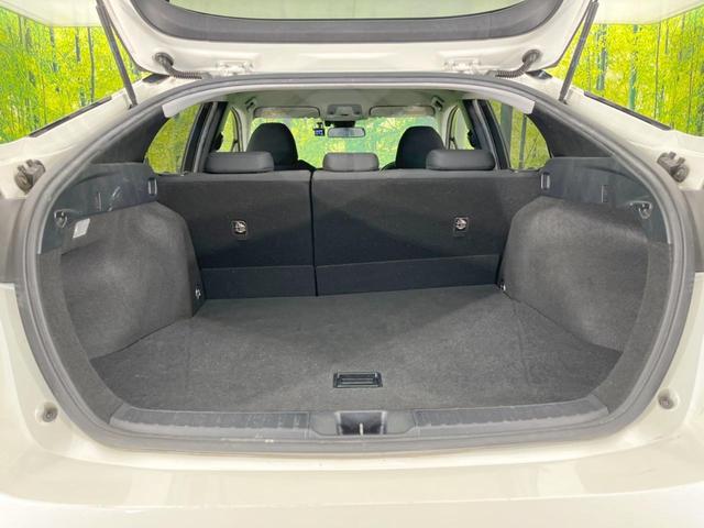 プリウス Ｓ　純正ナビ　バックカメラ　衝突被害軽減システム　レーダークルーズ　禁煙車　スマートキー　ＬＥＤヘッド　ビルトインＥＴＣ　オートハイビーム　オートライト　オートエアコン　純正１５インチアルミ（10枚目）