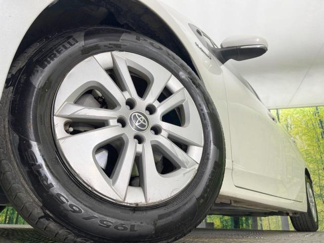 プリウス Ｓ　純正ナビ　バックカメラ　衝突被害軽減システム　レーダークルーズ　禁煙車　スマートキー　ＬＥＤヘッド　ビルトインＥＴＣ　オートハイビーム　オートライト　オートエアコン　純正１５インチアルミ（12枚目）