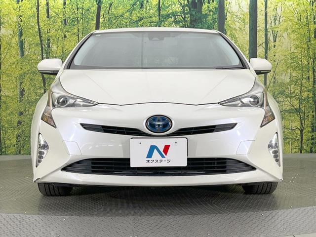 プリウス Ｓ　純正ナビ　バックカメラ　衝突被害軽減システム　レーダークルーズ　禁煙車　スマートキー　ＬＥＤヘッド　ビルトインＥＴＣ　オートハイビーム　オートライト　オートエアコン　純正１５インチアルミ（13枚目）