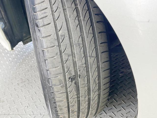 プリウス Ｓ　純正ナビ　バックカメラ　衝突被害軽減システム　レーダークルーズ　禁煙車　スマートキー　ＬＥＤヘッド　ビルトインＥＴＣ　オートハイビーム　オートライト　オートエアコン　純正１５インチアルミ（29枚目）