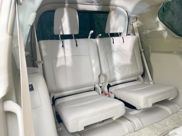 ランドクルーザープラド TX Lパッケージ マットブラックエディション 7人乗り サンルーフ メーカー9型ナビ 全周囲カメラ 衝突被害軽減システム レーダークルーズ 禁煙車 レザーシート BSM 前席シートエアコン スマートキー LEDヘッド ルーフレール ETC2.0(10枚目)