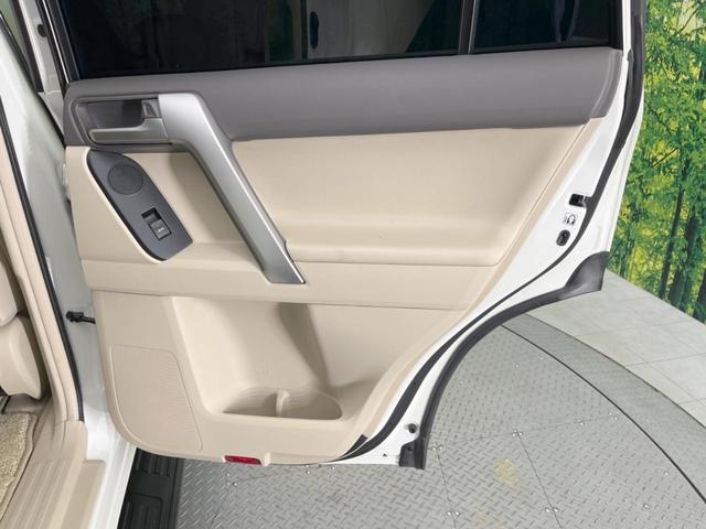 ランドクルーザープラド TX Lパッケージ マットブラックエディション 7人乗り サンルーフ メーカー9型ナビ 全周囲カメラ 衝突被害軽減システム レーダークルーズ 禁煙車 レザーシート BSM 前席シートエアコン スマートキー LEDヘッド ルーフレール ETC2.0(42枚目)