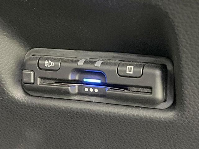 フィット ｅ：ＨＥＶホーム　純正ＳＤナビ　バックカメラ　ホンダセンシング　レーダークルーズ　禁煙車　ドラレコ　コーナーセンサー　スマートキー　ＬＥＤヘッド　ビルトインＥＴＣ　オートハイビーム　車線逸脱警報　オートライト（7枚目）