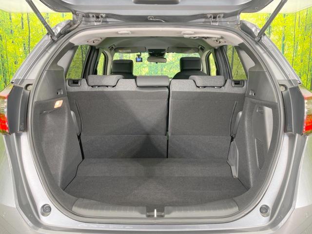 フィット ｅ：ＨＥＶホーム　純正ＳＤナビ　バックカメラ　ホンダセンシング　レーダークルーズ　禁煙車　ドラレコ　コーナーセンサー　スマートキー　ＬＥＤヘッド　ビルトインＥＴＣ　オートハイビーム　車線逸脱警報　オートライト（10枚目）