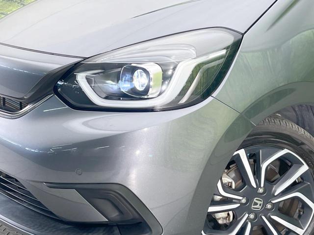 フィット ｅ：ＨＥＶホーム　純正ＳＤナビ　バックカメラ　ホンダセンシング　レーダークルーズ　禁煙車　ドラレコ　コーナーセンサー　スマートキー　ＬＥＤヘッド　ビルトインＥＴＣ　オートハイビーム　車線逸脱警報　オートライト（12枚目）