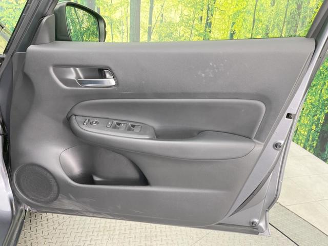 フィット ｅ：ＨＥＶホーム　純正ＳＤナビ　バックカメラ　ホンダセンシング　レーダークルーズ　禁煙車　ドラレコ　コーナーセンサー　スマートキー　ＬＥＤヘッド　ビルトインＥＴＣ　オートハイビーム　車線逸脱警報　オートライト（32枚目）