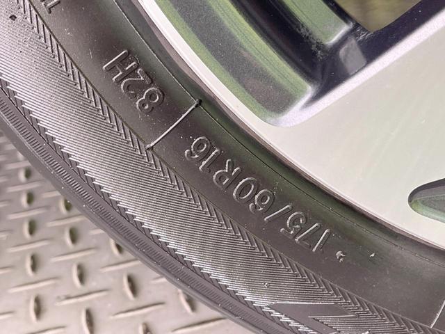 アクア X-アーバン 純正SDナビ バックカメラ 禁煙車 ハーフレザーシート ドラレコ スマートキー LEDヘッド ルーフレール ビルトインETC オートライト オートエアコン 純正16インチアルミ Bluetooth(25枚目)