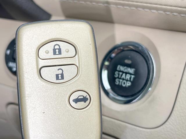 クラウン 2.5ロイヤルサルーン アニバーサリーED 純正ナビ バックカメラ 禁煙車 レザーシート シートクーラー シートヒーター スマートキー HIDヘッドライト ETC クルコン オートライト デュアルエアコン 純正17インチアルミ CD フルセグ(7枚目)