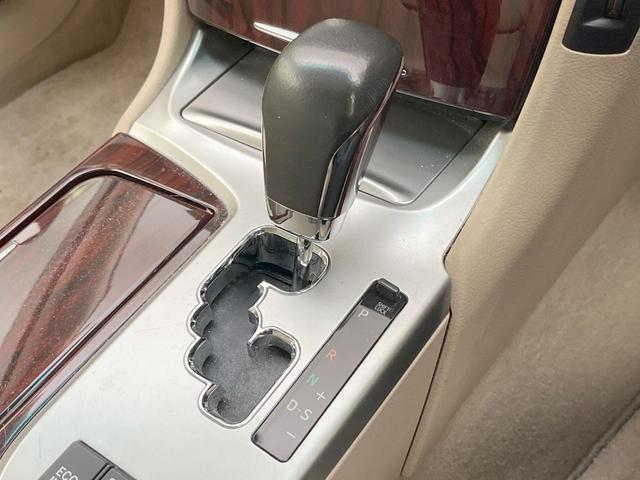 クラウン 2.5ロイヤルサルーン アニバーサリーED 純正ナビ バックカメラ 禁煙車 レザーシート シートクーラー シートヒーター スマートキー HIDヘッドライト ETC クルコン オートライト デュアルエアコン 純正17インチアルミ CD フルセグ(24枚目)