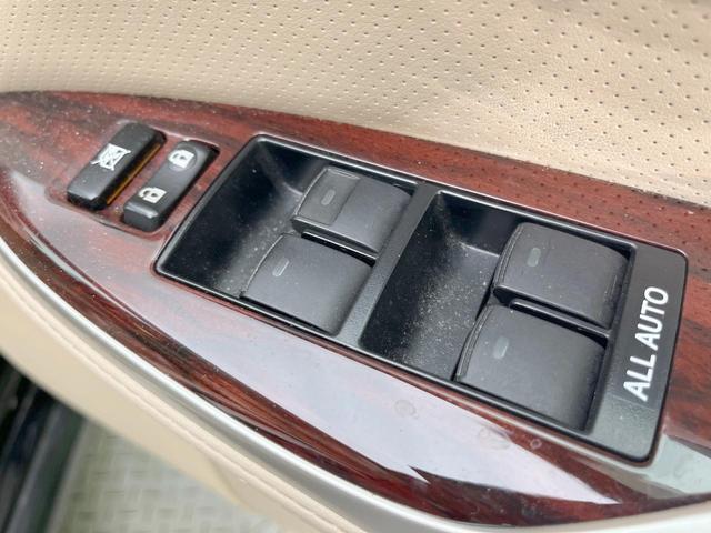 クラウン 2.5ロイヤルサルーン アニバーサリーED 純正ナビ バックカメラ 禁煙車 レザーシート シートクーラー シートヒーター スマートキー HIDヘッドライト ETC クルコン オートライト デュアルエアコン 純正17インチアルミ CD フルセグ(40枚目)