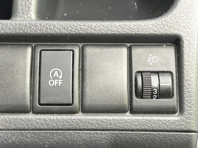 【アイドリングストップ】赤信号や渋滞で停車した際にエンジンを停止し、無駄な燃料の消費を抑えます。燃費向上や環境保護につなげる機能♪エンジンはブレーキを離せば再始動します。