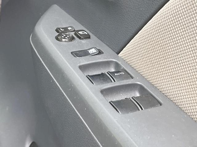 【電動格納ミラー】サイドミラーは電動格納式となっており、狭い駐車場でもキズがつくリスクを抑えられます。