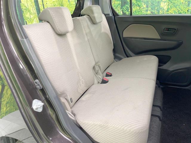 後部座席も気になるようなキズ・汚れやへたり等、大きなダメージはなく、良好な状態です。
