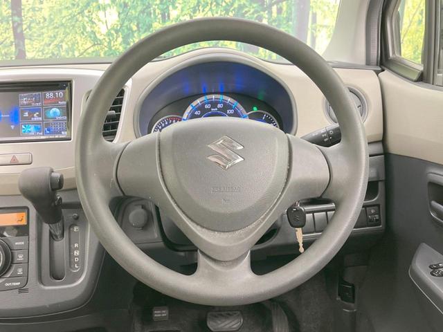 インテリアに合わせたデザインのステアリングは、運転される方のことも考え、運転しやすい形状、大きさです。是非一度、実際に触ってお確かめください。