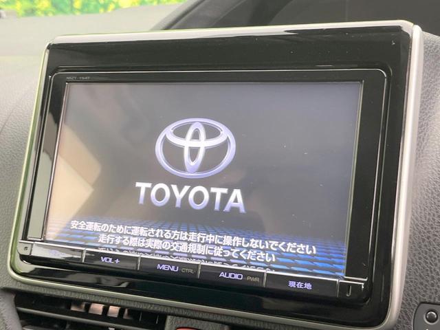 【純正ナビ】人気の純正ナビを装備しております。ナビの使いやすさはもちろん、オーディオ機能も充実！キャンプや旅行はもちろん、通勤や買い物など普段のドライブも楽しくなるはず♪