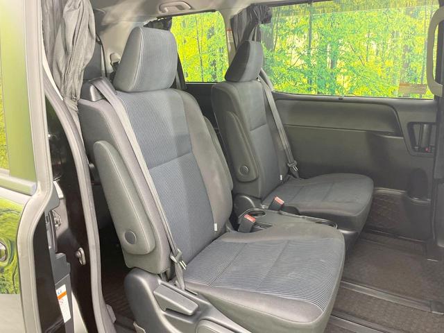 後部座席も気になるようなキズ・汚れやへたり等、大きなダメージはなく、良好な状態です。
