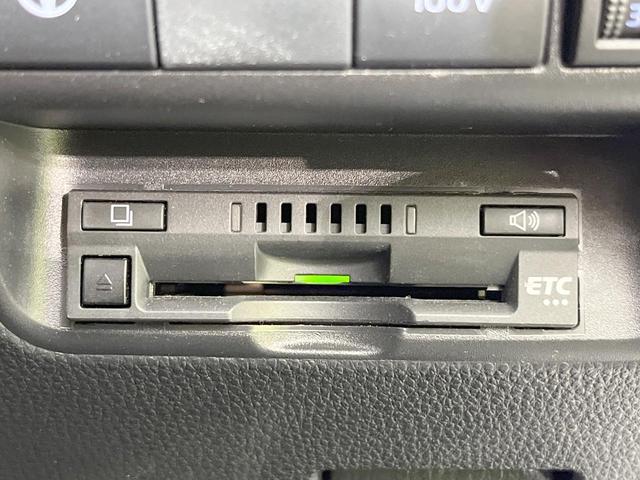 アクア Ｇ　衝突被害軽減システム　純正ナビ　バックカメラ　レーダークルーズ　禁煙車　ハーフレザーシート　パワーシート　コーナーセンサー　スマートキー　ＬＥＤヘッド　ビルトインＥＴＣ　ＬＥＤヘッドライト（7枚目）