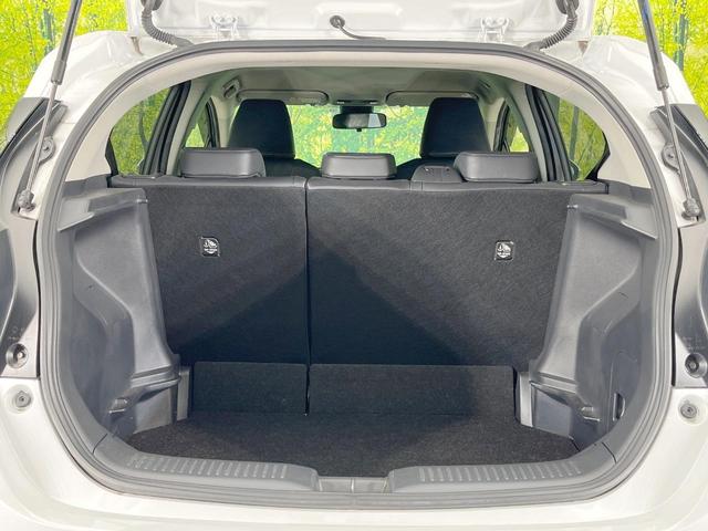 アクア Ｇ　衝突被害軽減システム　純正ナビ　バックカメラ　レーダークルーズ　禁煙車　ハーフレザーシート　パワーシート　コーナーセンサー　スマートキー　ＬＥＤヘッド　ビルトインＥＴＣ　ＬＥＤヘッドライト（10枚目）