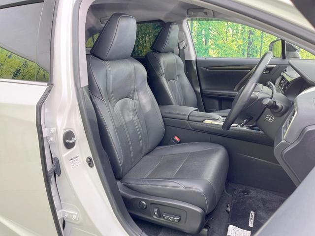 ＲＸ ＲＸ３００ブラックシークエンス　純正１２型ナビ　全周囲カメラ　マークレビンソン　衝突軽減　レーダークルーズ　禁煙車　電動リアゲート　レザーシート　前席シートエアコン　ドラレコ　コーナーセンサー　スマートキー　ＬＥＤヘッド　ＢＳＭ（8枚目）