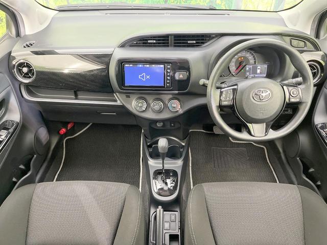 ヴィッツ Ｆ　セーフティーエディションＩＩＩ　バックカメラ　衝突被害軽減システム　禁煙車　ドラレコ　コーナーセンサー　スマートキー　ＬＥＤヘッド　ビルトインＥＴＣ　オートライト　Ｂｌｕｅｔｏｏｔｈ　ＣＤ　フルセグ（2枚目）