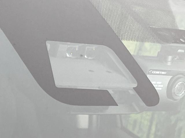 ヴィッツ Ｆ　セーフティーエディションＩＩＩ　バックカメラ　衝突被害軽減システム　禁煙車　ドラレコ　コーナーセンサー　スマートキー　ＬＥＤヘッド　ビルトインＥＴＣ　オートライト　Ｂｌｕｅｔｏｏｔｈ　ＣＤ　フルセグ（3枚目）